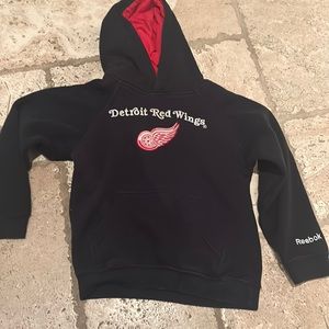 Size 4T Detroit red wings hoody !